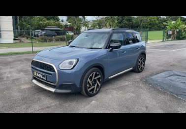 025 E01 Mini Countryman 150Ke Ex Front Three Quarter Right